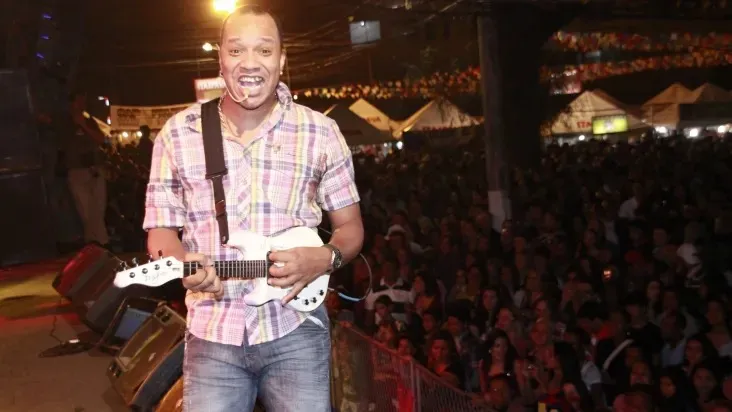 Vocalista do Grupo Molejo, Anderson Leonardo, morre no Rio de Janeiro