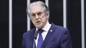 A Polícia Federal faz buscas em endereços de pessoas ligadas a Luciano Bivar