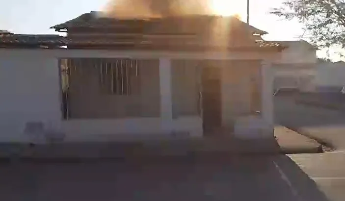 Criança tem o corpo carbonizado durante incêndio em residência no bairro Barreirinhas, em Barreiras