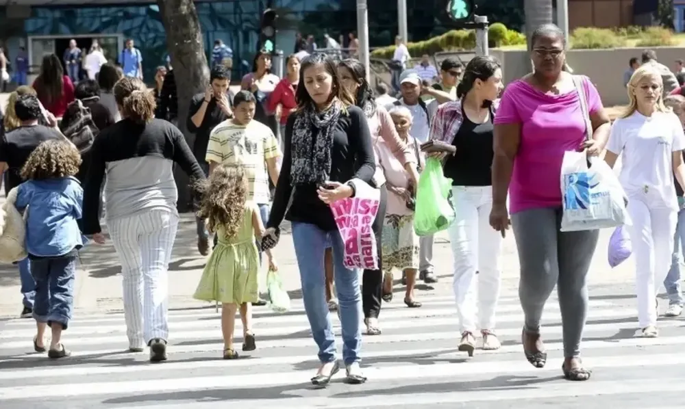 Quase metade dos lares brasileiros são chefiados por mulheres, diz IBGE