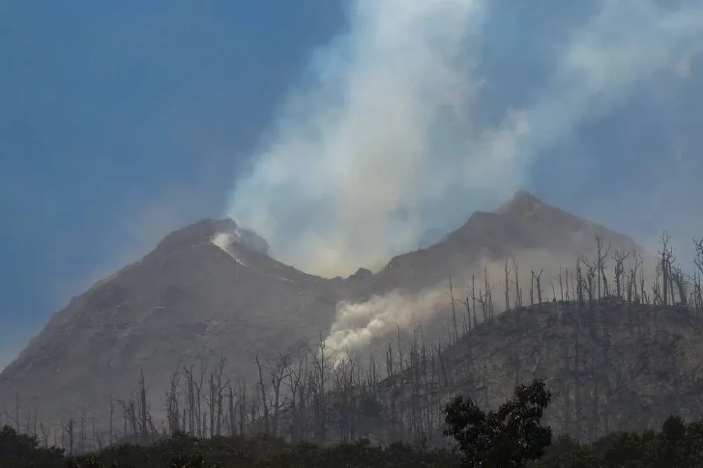 Erupção do Monte Lewotobi Laki-Laki na Indonésia deixa pelo menos 10 mortos