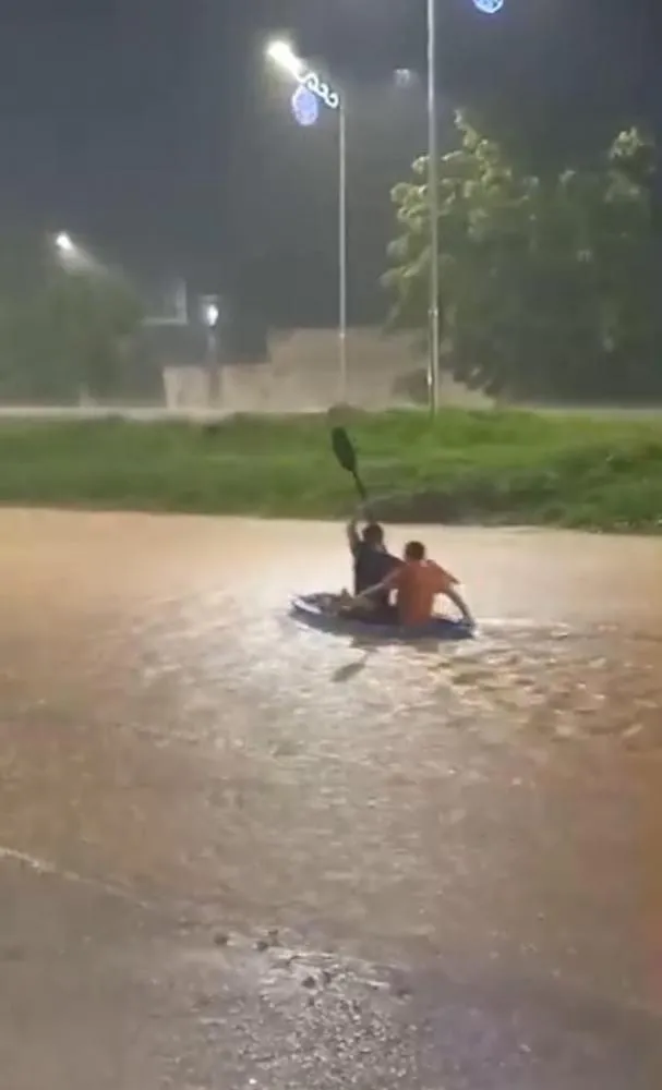Foco de alagamento crônico do bairro Vila Rica alaga mais uma vez e volta a causar transtornos aos moradores 