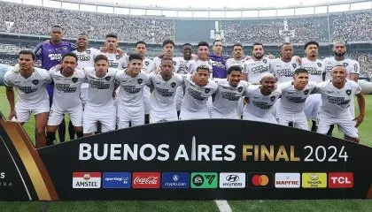 Com um a menos desde o início, Botafogo bate Atlético-MG e vence Libertadores pela primeira vez