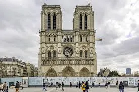 Catedral de Notre-Dame reabre ao público 5 anos após incêndio