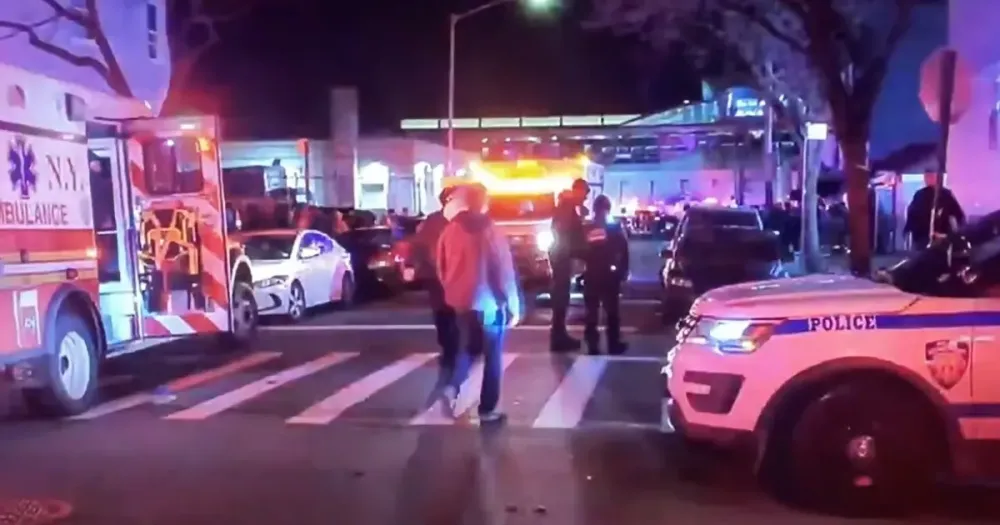 Ataque a tiros em Nova York deixa 10 feridos e eleva alerta sobre violência armada nos EUA