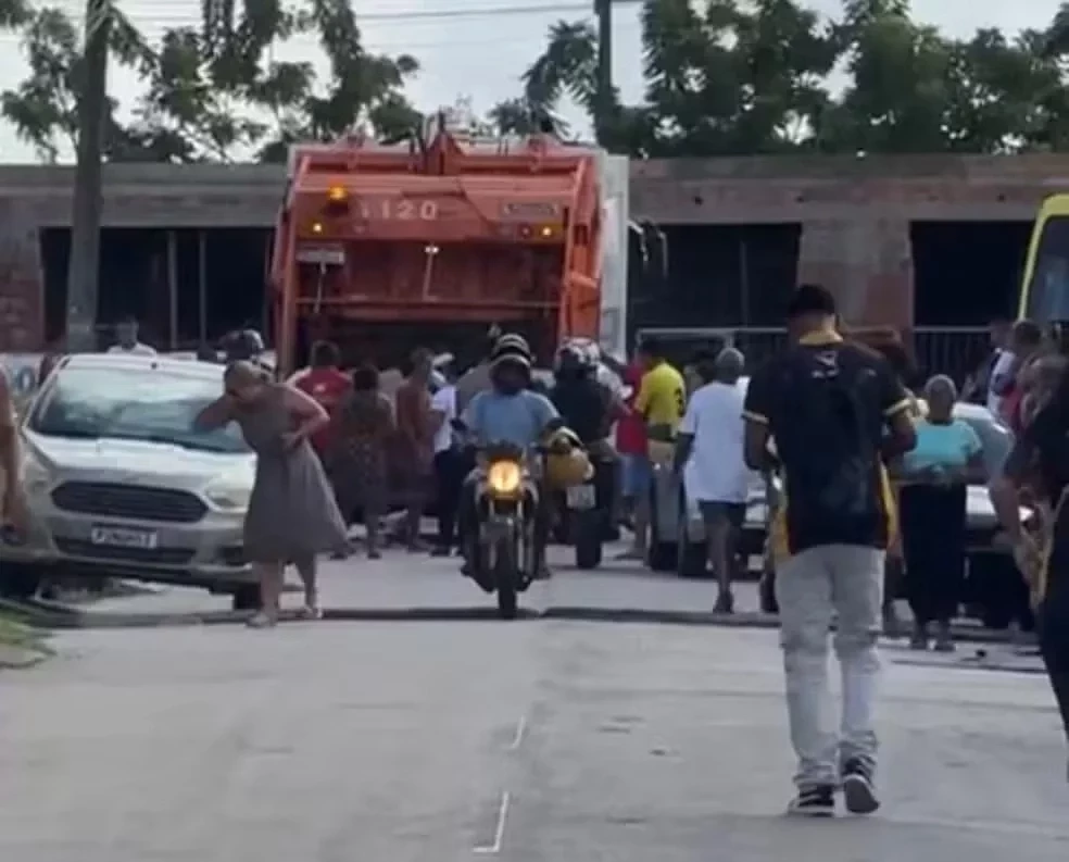 Idosa morre após ser atropelada por caminhão de coleta de lixo no Maranhão
