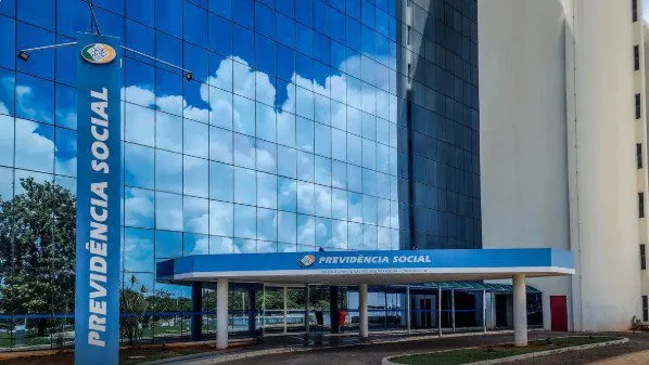 Governo deve antecipar 13º salário de aposentados e pensionistas