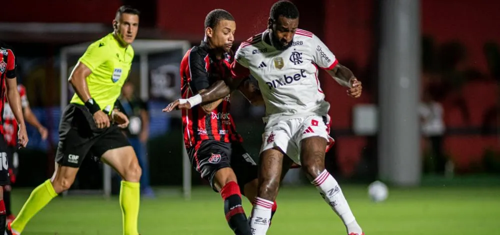 Vitória perde para o Flamengo no Barradão e amarga a segunda derrota seguida no Brasileirão