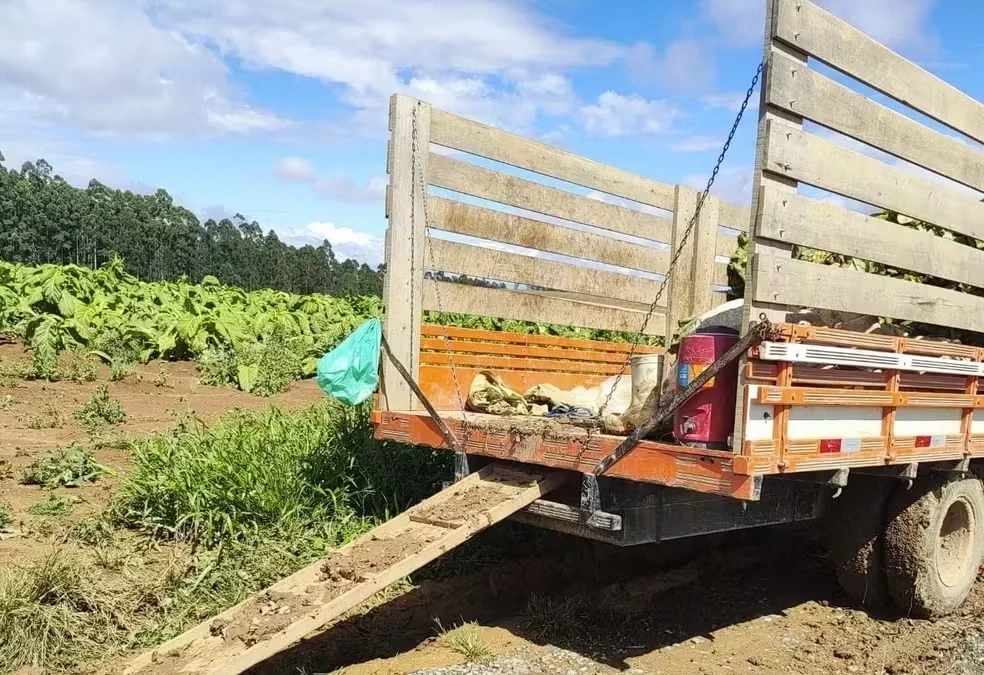 Criança de 2 anos morre após cair de caçamba e ser atropelada por trator em Imbuia, Santa Catarina