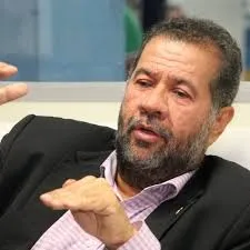 Carlos Lupi pede demissão do Ministério da Previdência Social após pressão sobre fraudes no INSS