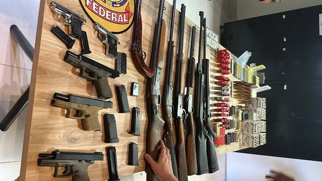 Foragido por homicídio qualificado é capturado em Barreiras durante operação que apreende arsenal de armas e munições