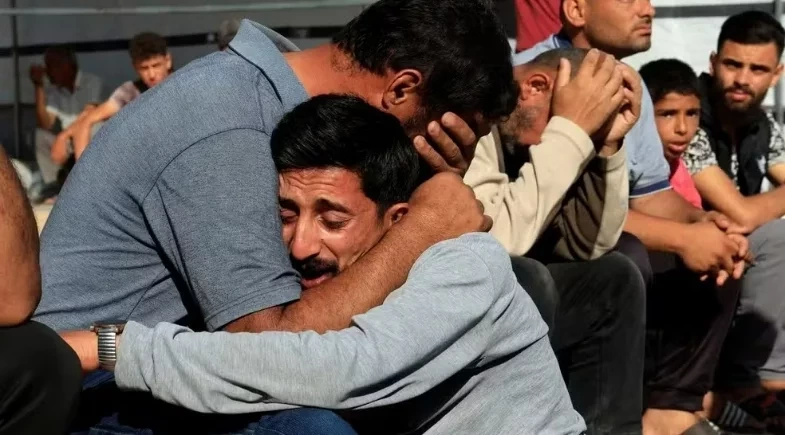 Ataque israelense mata 30 pessoas em Gaza, incluindo jornalista, diz Hamas
