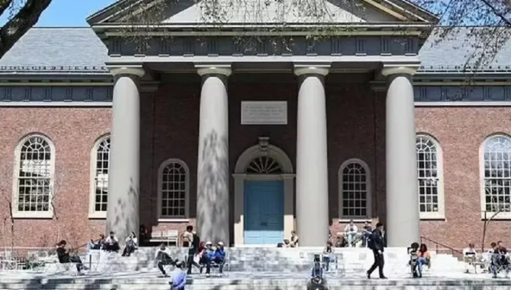 Justiça dos EUA barra decisão de Trump e garante estrangeiros em Harvard