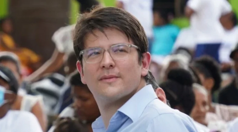 Senador colombiano Miguel Uribe Turbay segue internado após atentado em Bogotá