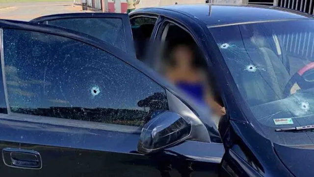 Mulher é executada a tiros dentro de carro em Roda Velha - homem baleado tinha mandado de prisão em aberto
