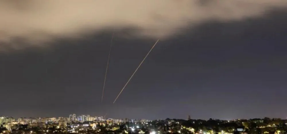 Irã ataca Israel com dezenas de mísseis após ofensiva dos EUA a instalações nucleares iranianas
