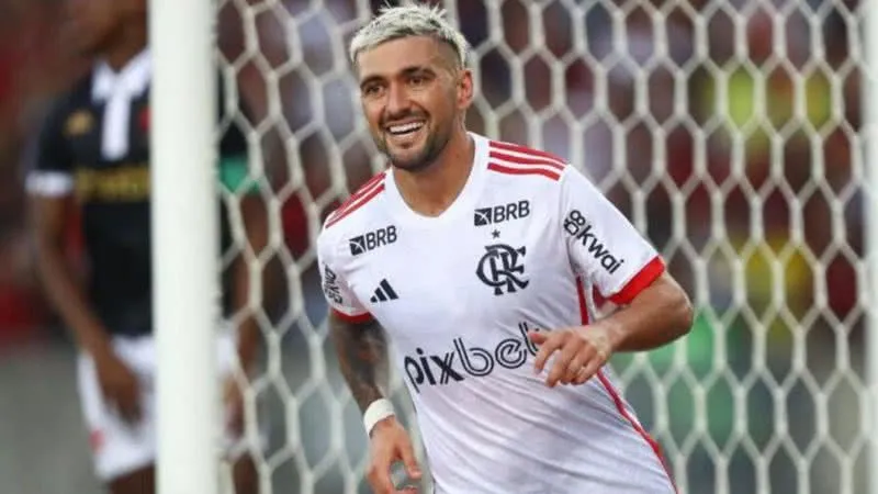 Clube mexicano mira em Arrascaeta e recebe batida de porta do Flamengo