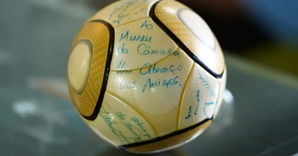 STF condena a 17 anos de prisão homem que furtou bola autografada por Neymar no 8 de Janeiro