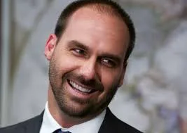 Eduardo Bolsonaro não deve perder mandato por faltas mesmo estando nos EUA desde março