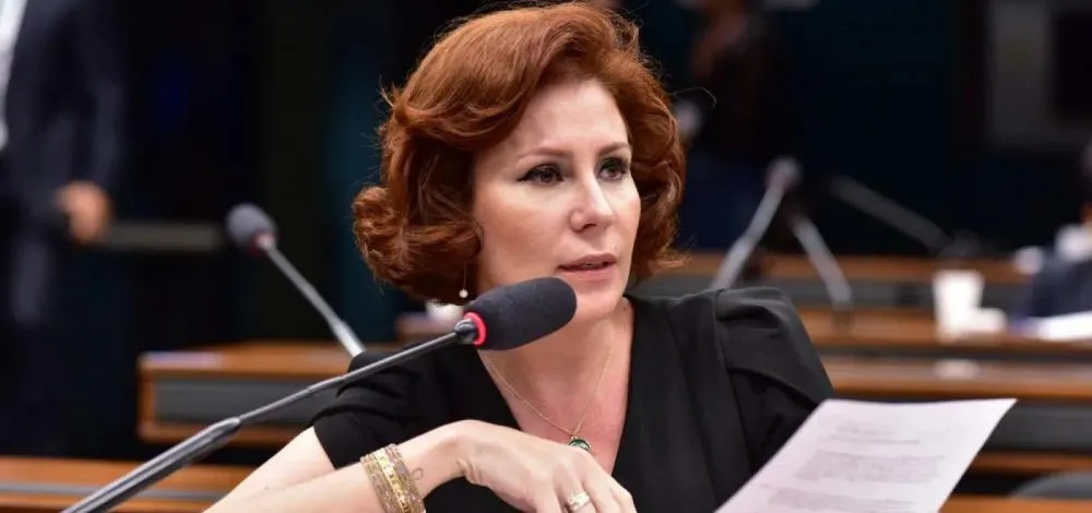 Moraes aciona AGU para acompanhar extradição de Carla Zambelli presa na Itália