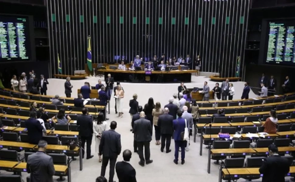 Câmara cassa mandato de sete deputados após decisão do STF sobre sobras eleitorais