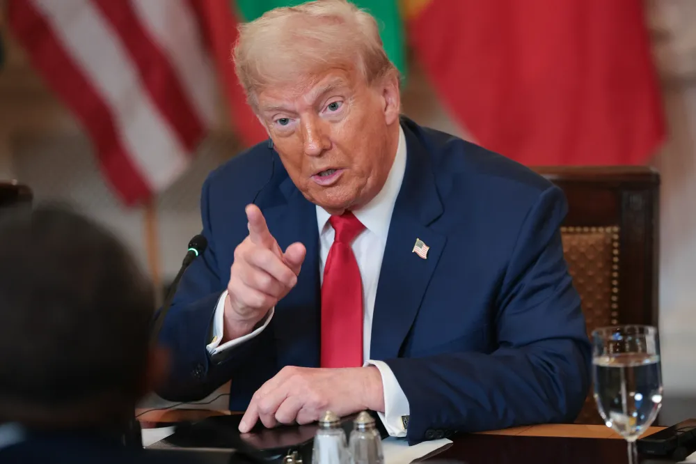 Trump ordena envio de submarinos nucleares após ameaças de Medvedev