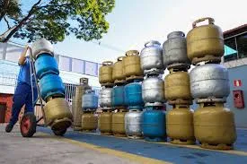 Governo confirma programa que distribuirá gás gratuito a 17 milhões de famílias