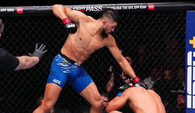 Johnny Walker encerra má fase com nocaute no UFC Xangai e revela estratégia que pode ter fraturado perna de Zhang Mingyang