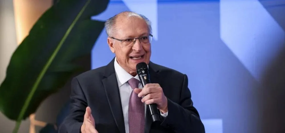 Avião com vice-presidente Alckmin tem pane na Colômbia