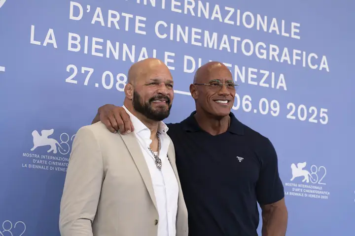 Dwayne “The Rock” Johnson é ovacionado em Veneza por cinebiografia de Mark Kerr