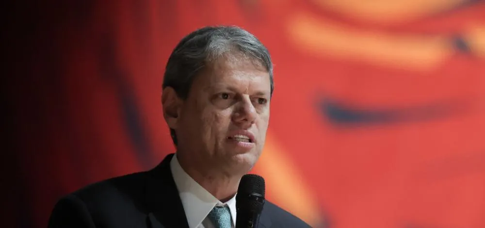 Deputado solicita inquérito contra Tarcísio por ataque ao STF