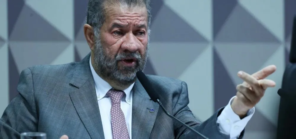 Lupi admite falhas no INSS e diz que Lula só soube de fraudes no dia da operação