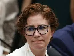 Projeto de anistia não alcança Carla Zambelli, presa na Itália