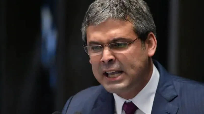 Brasileiros vão às ruas contra PEC da Blindagem e PL da Anistia; Lindbergh fala em “virada de jogo” para a esquerda
