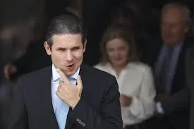 Hugo Motta barra tentativa de Eduardo Bolsonaro de assumir liderança da minoria