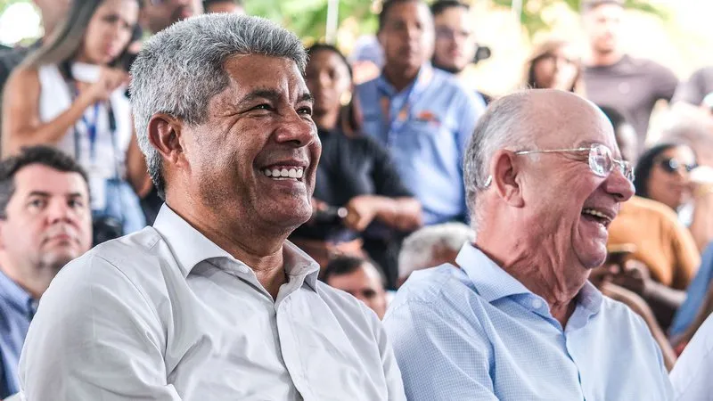 Em Feira de Santana, Jerônimo e Zé Ronaldo viram “casal político” e provocam calafrios em ACM Neto