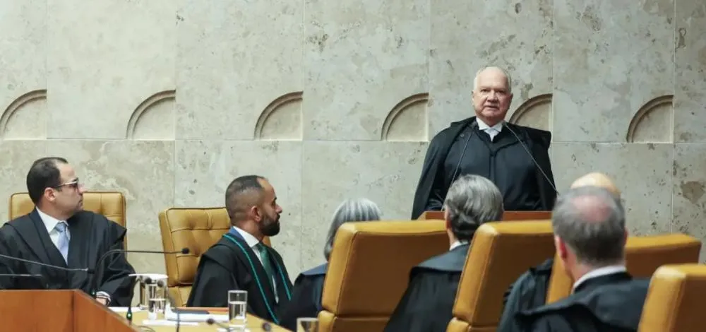 Fachin assume presidência do STF e promete firmeza na defesa da Constituição