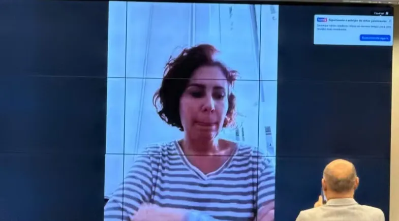 Carla Zambelli deve começar a receber faltas na Câmara após fim de licença