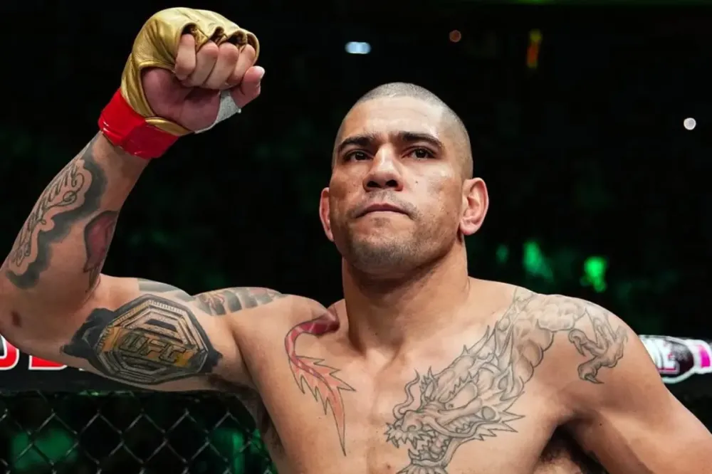 Alex Poatan suspeita de fratura no pé após nocaute sobre Ankalaev no UFC 320