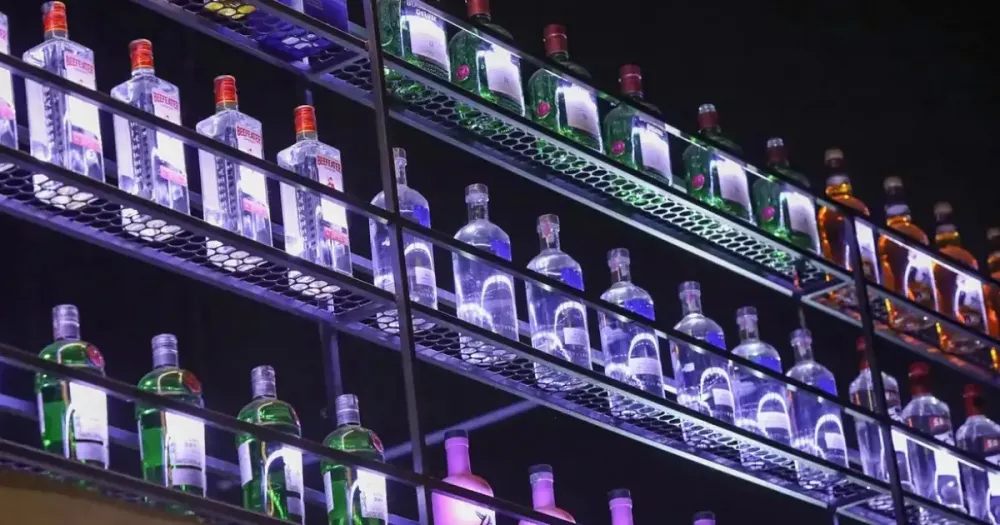 Venda informal de bebidas alcoólicas cresce e eleva riscos de intoxicação e consumo por menores