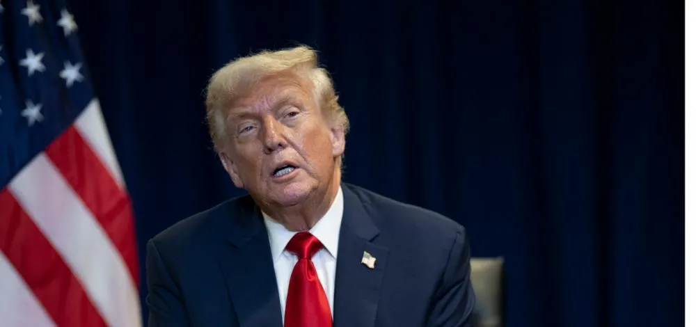 Antes da reunião entre ministros, Trump pede que Brasil abandone ideia de “moeda do Brics” no lugar do dólar