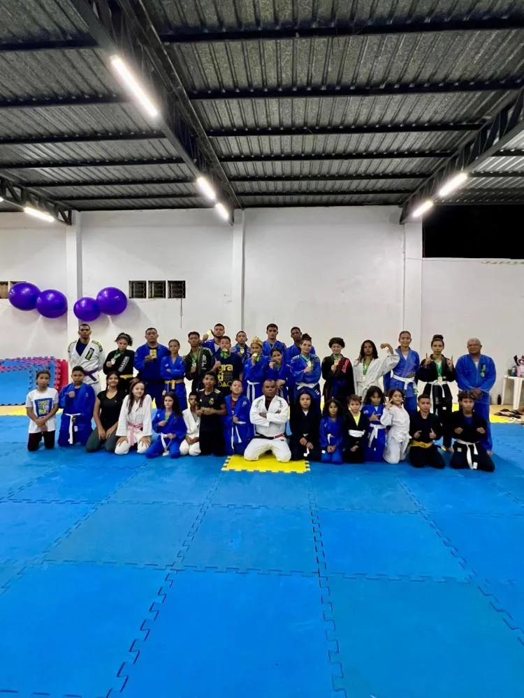Atletas do Centro de Treinamento de Artes Marciais da Vila Brasil brilham no “The Best BJJ” e ampliam visibilidade aos projetos sociais