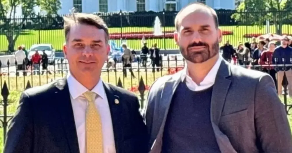 Flávio Bolsonaro pede a Eduardo que modere ataques a aliados da direita