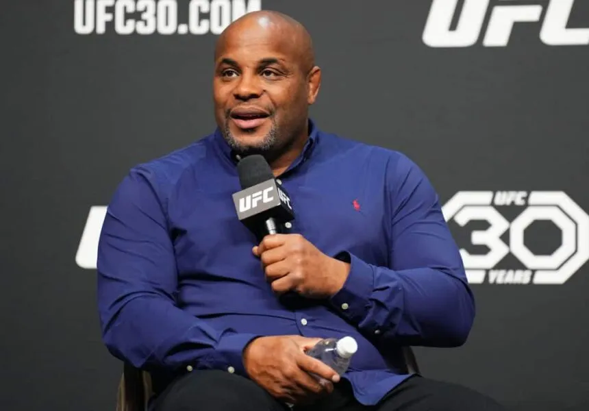 Daniel Cormier é flagrado em conversa vazada criticando Jailton Malhadinho e lutadores dos pesados