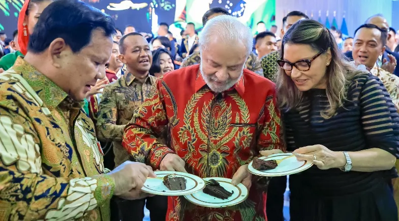 Lula completa 80 anos e anuncia candidatura para 2026