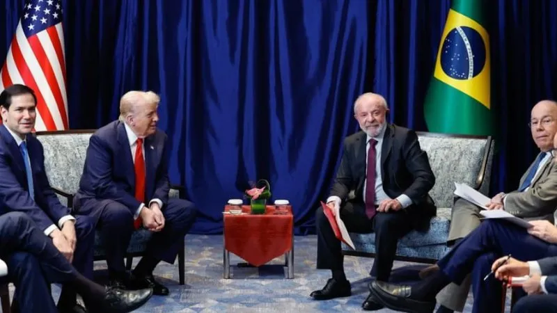 Família Bolsonaro se frustra com encontro entre Lula e Donald Trump na Malásia