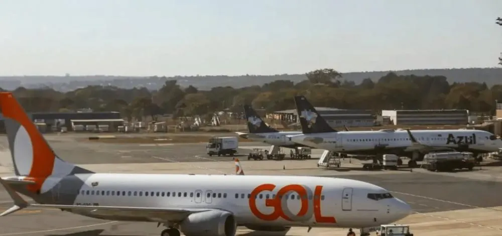 Idoso morre após voo com falha no ar-condicionado ser desviado para Confins, em Minas Gerais