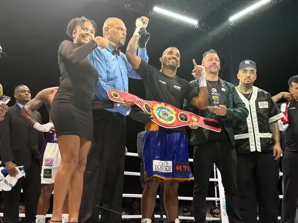 Esquiva Falcão domina Binho de Jesus e conquista cinturão do Conselho Nacional de Boxe