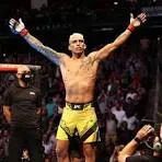 Charles do Bronx mira superluta com Max Holloway após vitória no UFC: “Tem muita chance de acontecer”