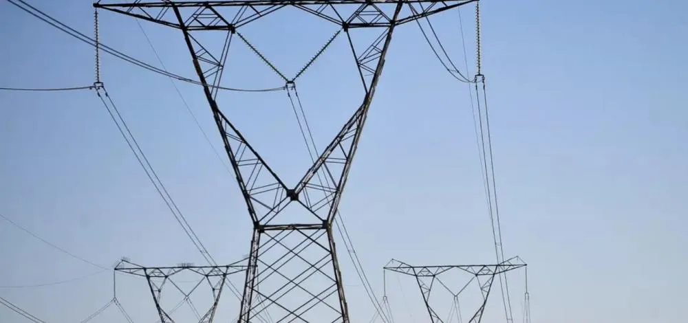 Aneel mantém a 'bandeira vermelha' no patamar 1 em novembro para todos os brasileiros